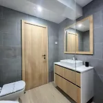 Modern Retreat 700m From The - Salgados *