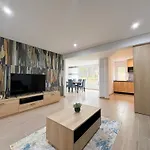 Apartamento Modern Retreat 700m From The - Salgados