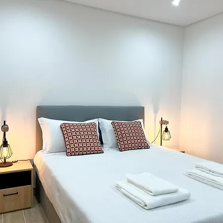 Modern Retreat 700m From The - Salgados Daire *