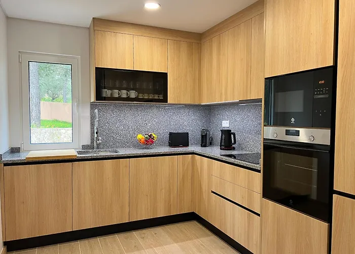 Daire Modern Retreat 700m From The - Salgados *