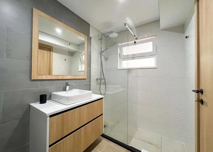 Daire Modern Retreat 700m From The - Salgados *