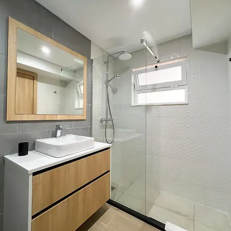 Apartment Modern Retreat 700m From The - Salgados *