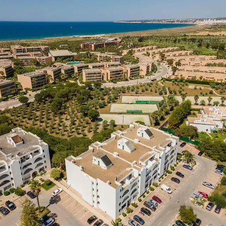 Apartment Modern Retreat 700m From The - Salgados