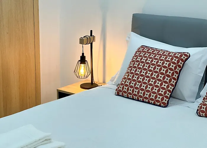 Modern Retreat 700m From The - Salgados アパート