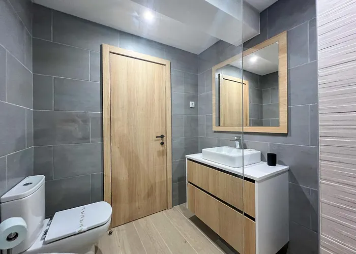 Modern Retreat 700m From The - Salgados *