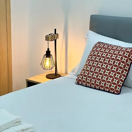 Modern Retreat 700m From The - Salgados Apartament