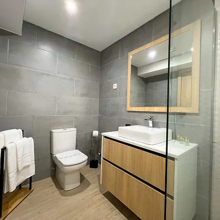 Modern Retreat 700m From The - Salgados *