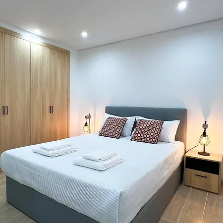 Modern Retreat 700m From The - Salgados Apartament