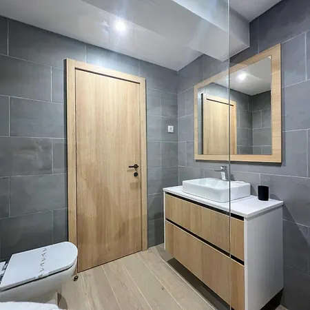 Modern Retreat 700m From The - Salgados *